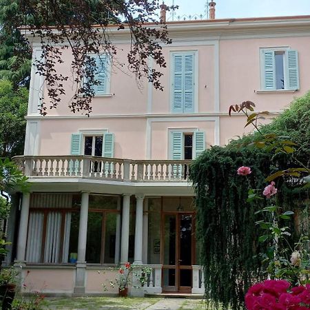 B&B Villa Margherita Lesa Bagian luar foto