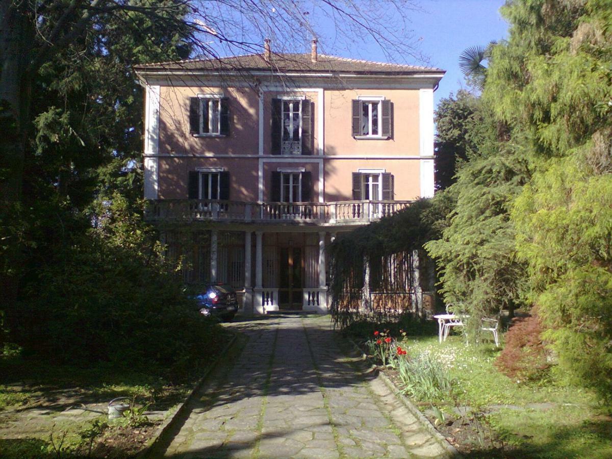 B&B Villa Margherita Lesa Bagian luar foto